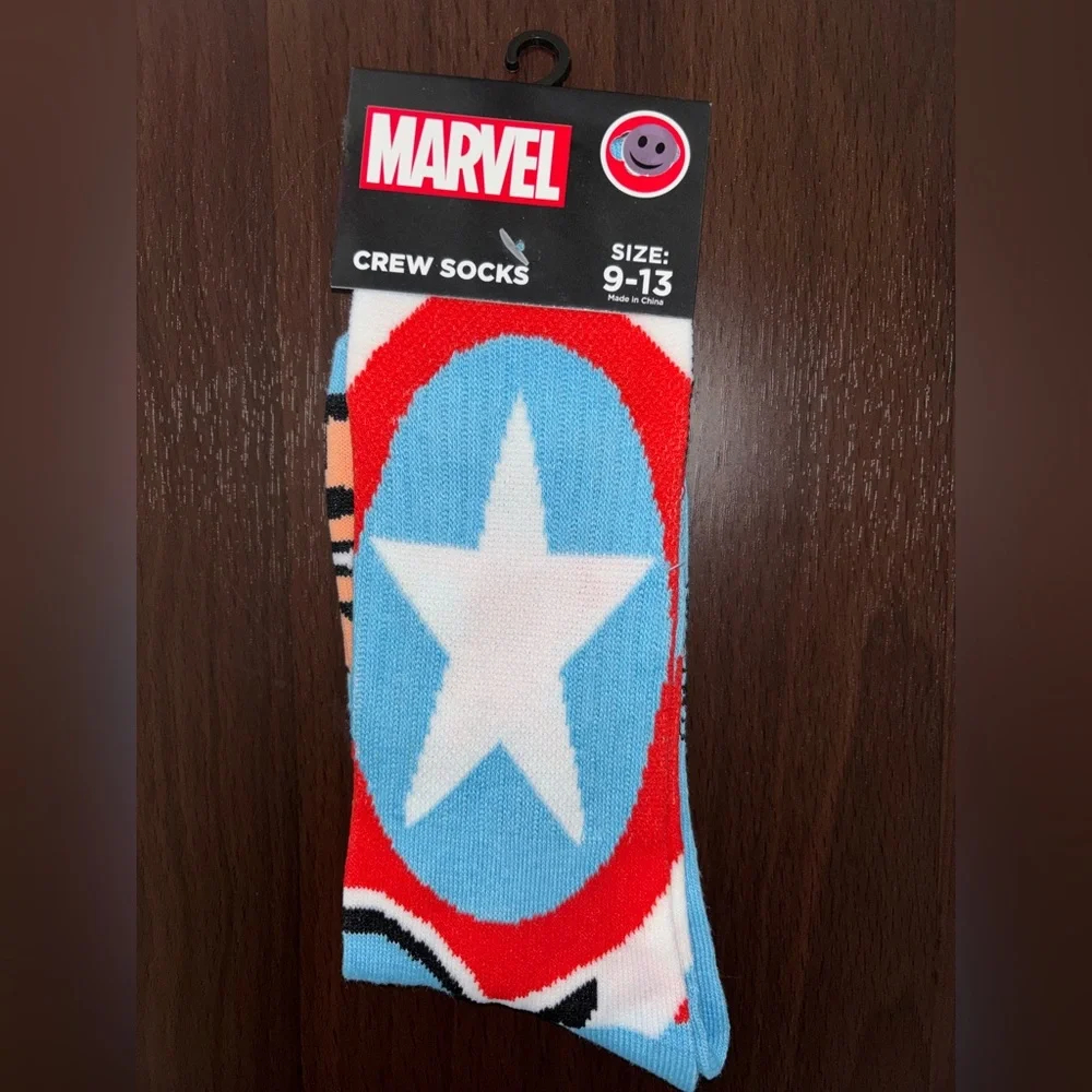 MARVEL CAPTAIN AMERICA NOVELTY CREW SOCKS NWT MEN’S SHOE SIZE 9-13